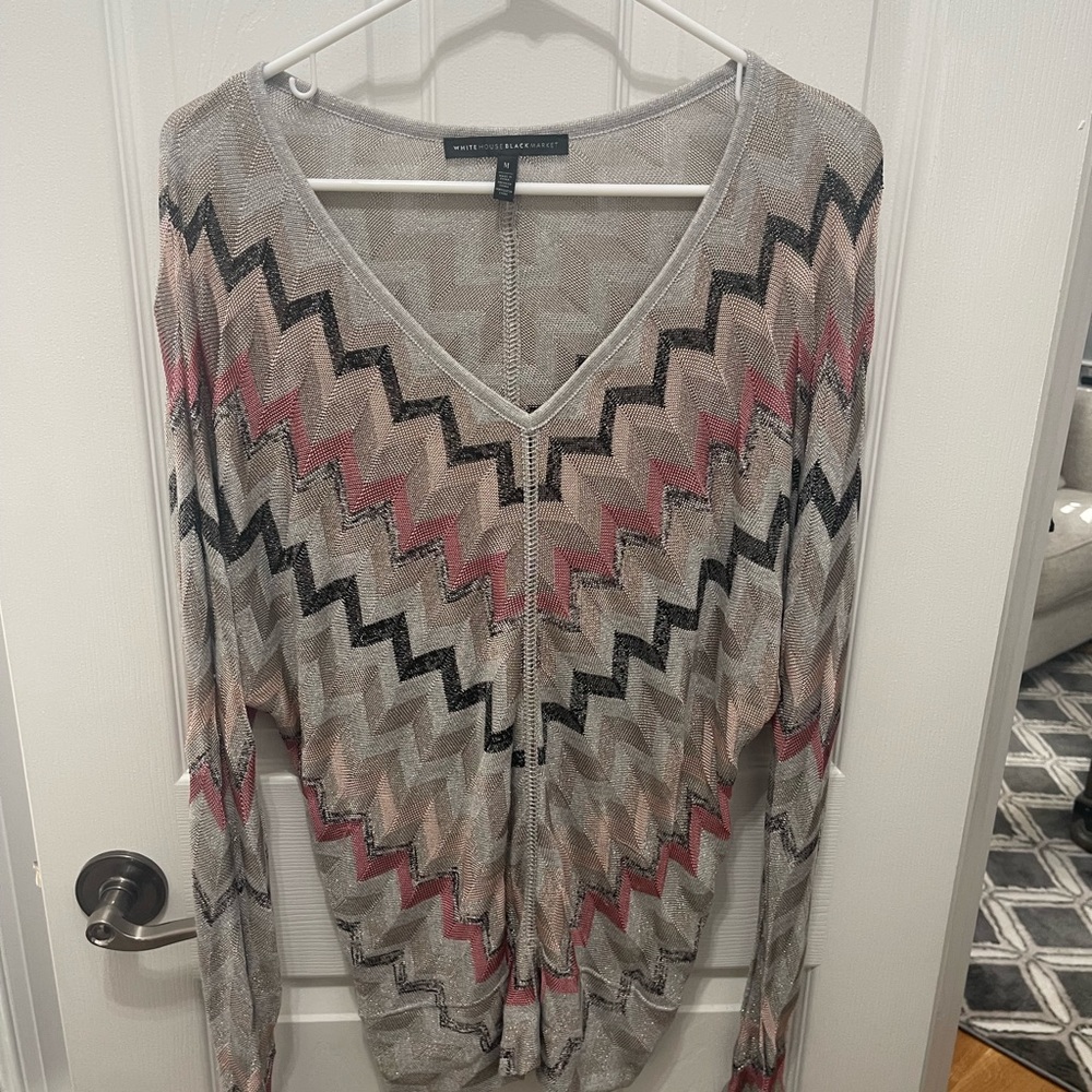 White House black-market lightweight sweater V-neck